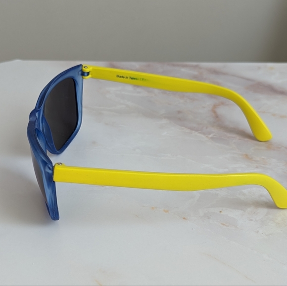Carter's kids sunglasses 😎🕶️ - Picture 5 of 8